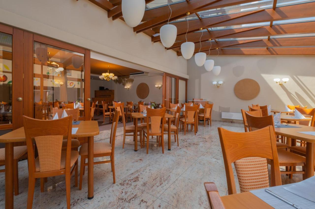 Hotel Mohelnice Luaran gambar